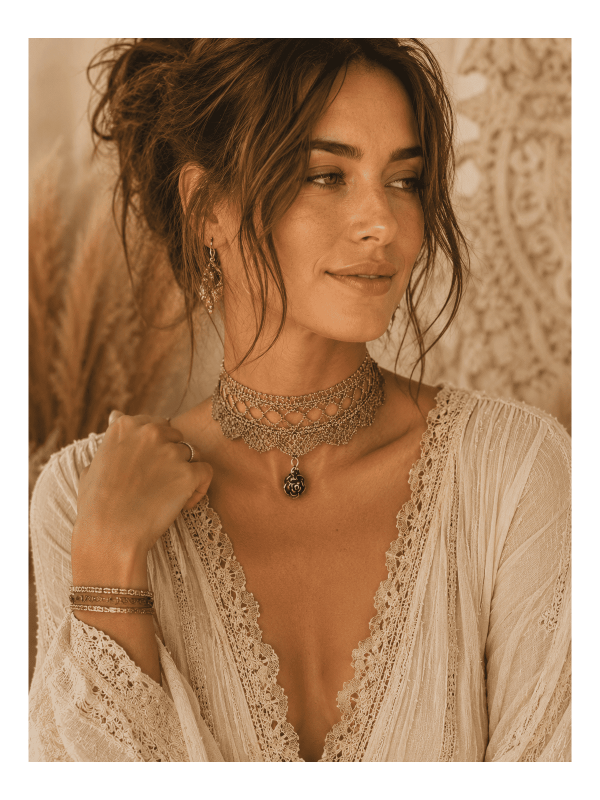 Calliste, un collier ras de cou en dentelle métal des années 30