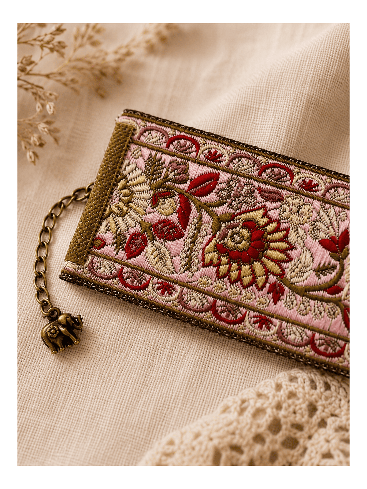 Manchette Fleurie Brodée Rose et Or – Bijou Bohème Chic Femme