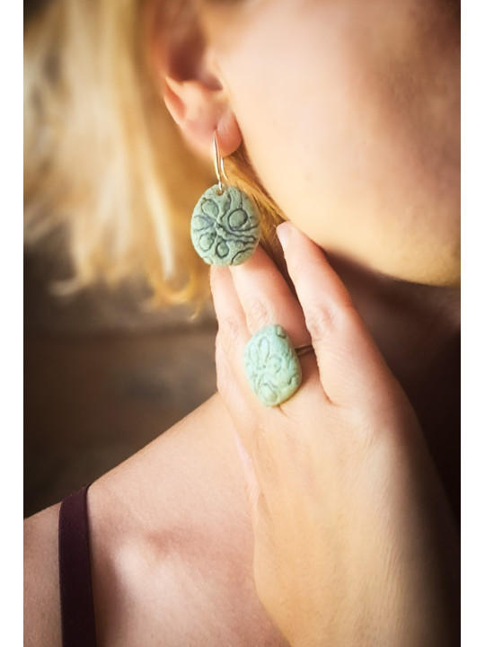 Bague pistache dentelle en argile polymère 