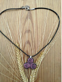 Collier Triskel modelé à la main 
