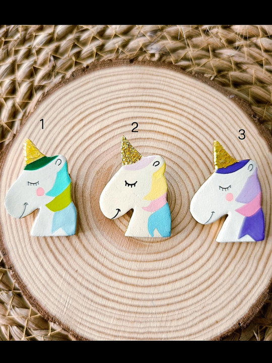 broche licorne en argile peint à la main