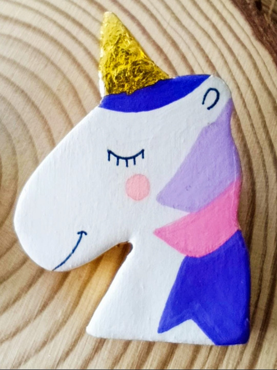 broche licorne en argile peint à la main